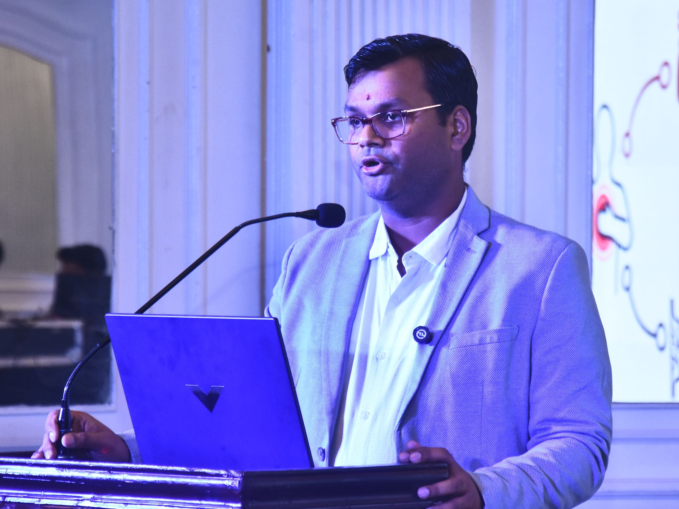 कार्यक्रम में मौजूद चिकित्सक व अन्य लोग। कार्यक्रम में मौजूद चिकित्सक व अन्य लोग।