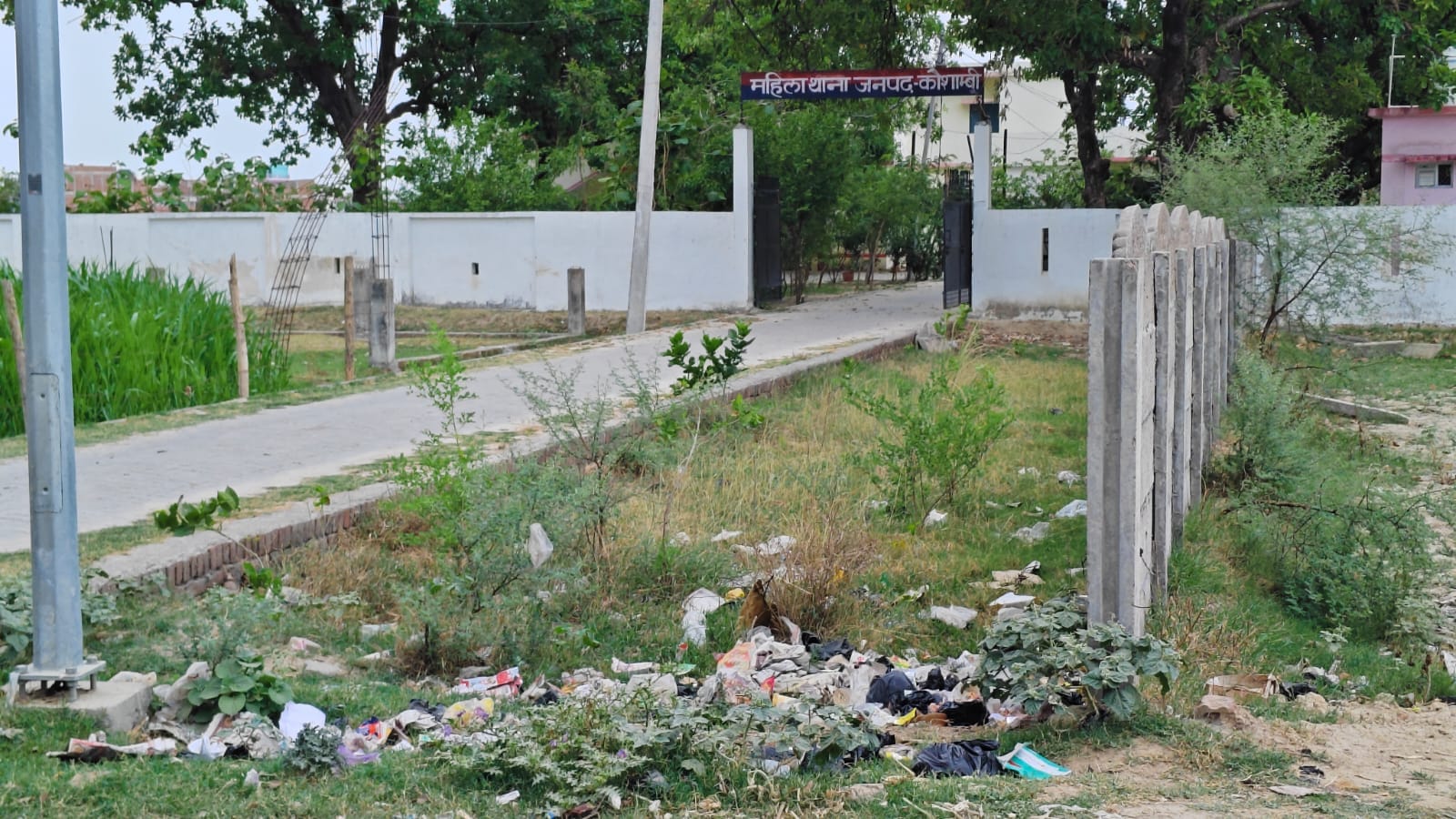 महात्मा गांधी नगर में फैली गंदगी व प्लॉट में बहता गंदा पानी। संवाद महात्मा गांधी नगर में फैली गंदगी व प्लॉट में बहता गंदा पानी। संवाद