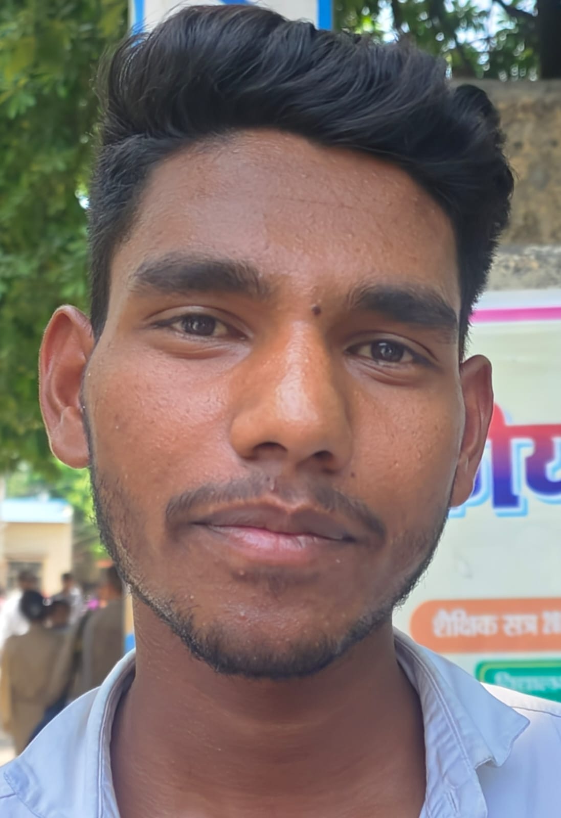 डीएस कॉलेज में हो रही अभ्यर्थियों की तलाशी। संवाद डीएस कॉलेज में हो रही अभ्यर्थियों की तलाशी। संवाद