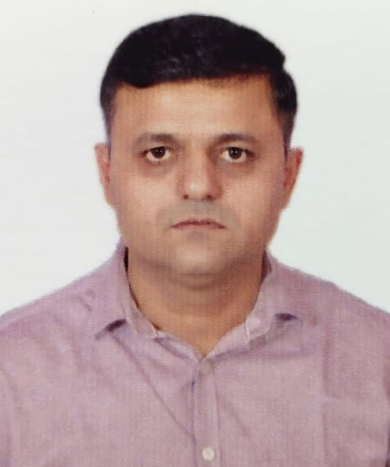 फोटो :: सोनीपत के बहालगढ़ चौक पर दुकान के सामने निर्माण के लिए खोदा गया नाला। स्रोत पाठक