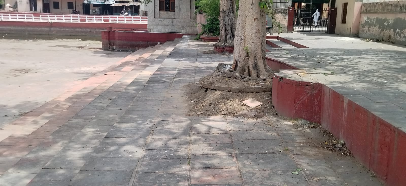 कुरुक्षेत्र। सन्निहित सरोवर पर टूटे पत्थर। संवाद