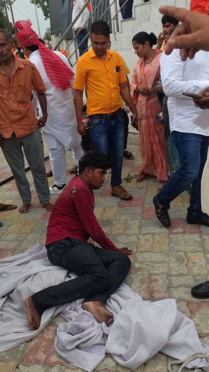 करणी सेना के सम्मेलन में बाेलते अंतरराष्ट्रीय अध्यक्ष सूरजपाल सिंह अम्मू। संवाद करणी सेना के सम्मेलन में बाेलते अंतरराष्ट्रीय अध्यक्ष सूरजपाल सिंह अम्मू। संवाद
