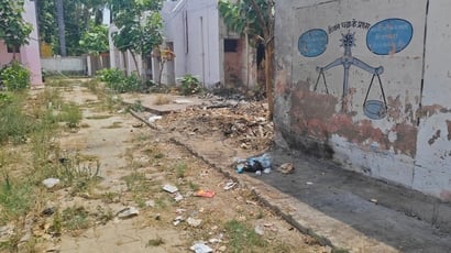 करारी पीएचसी में महिला का इलाज करते डॉ. सुएब अंसारी। संवाद करारी पीएचसी में महिला का इलाज करते डॉ. सुएब अंसारी। संवाद