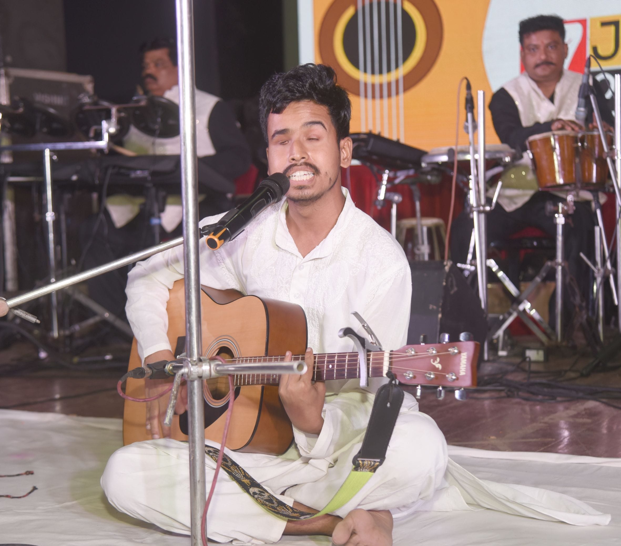 कैसरबाग स्थित राय उमानाथ बली प्रेक्षागृह में रविवार शाम ''चारासाज-2'' कार्यक्रम आयोजित हुआ।