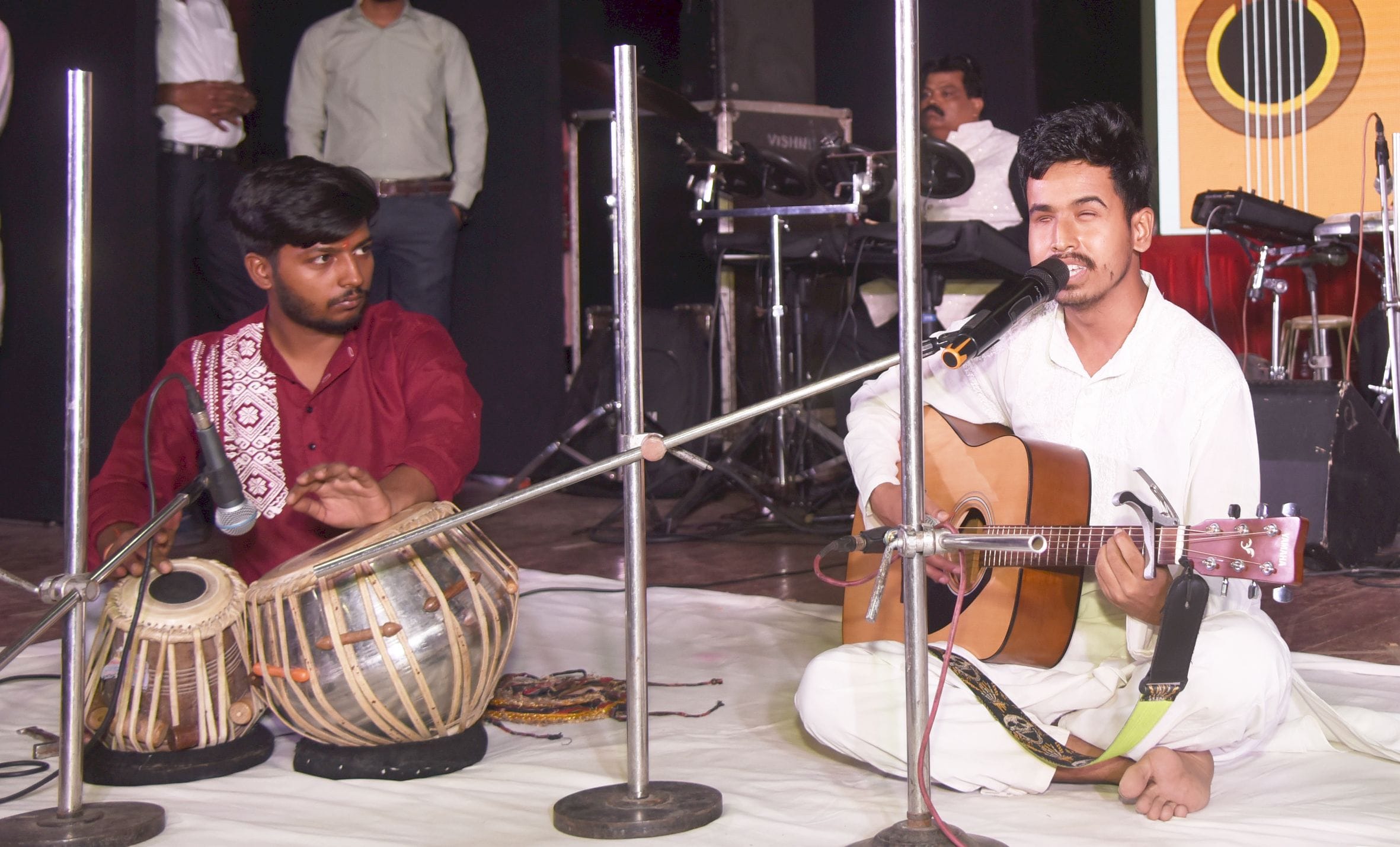 कैसरबाग स्थित राय उमानाथ बली प्रेक्षागृह में रविवार शाम ''चारासाज-2'' कार्यक्रम आयोजित हुआ।