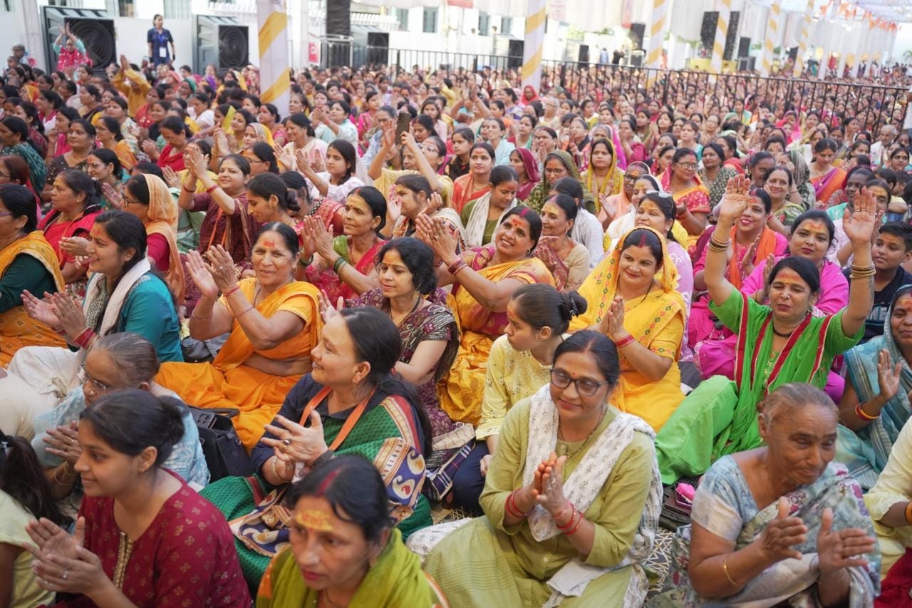 सीतापुर मार्ग स्थित बृज की रसोई परिसर में चल रही है श्रीराम कथा। सीतापुर मार्ग स्थित बृज की रसोई परिसर में चल रही है श्रीराम कथा।