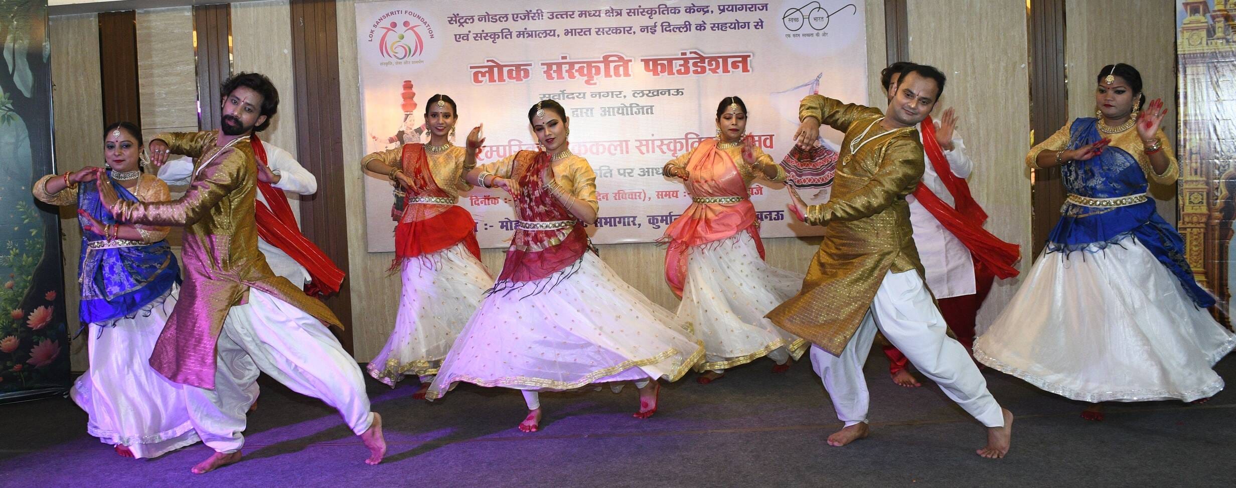 उत्सव में बिखेरी नृत्य की मनमोहक छटा
