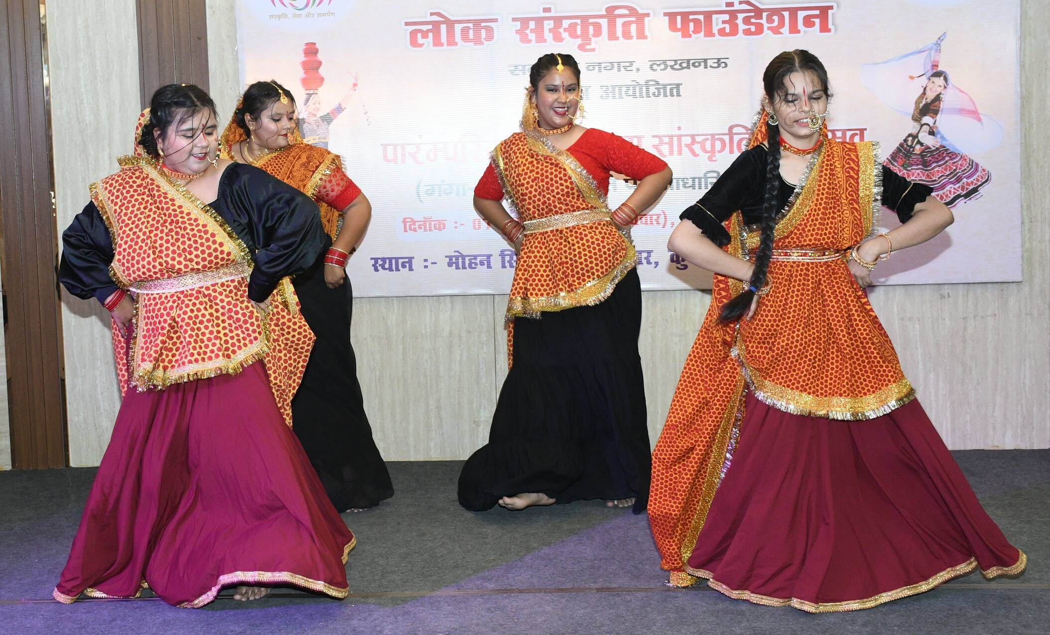 उत्सव में बिखेरी नृत्य की मनमोहक छटा