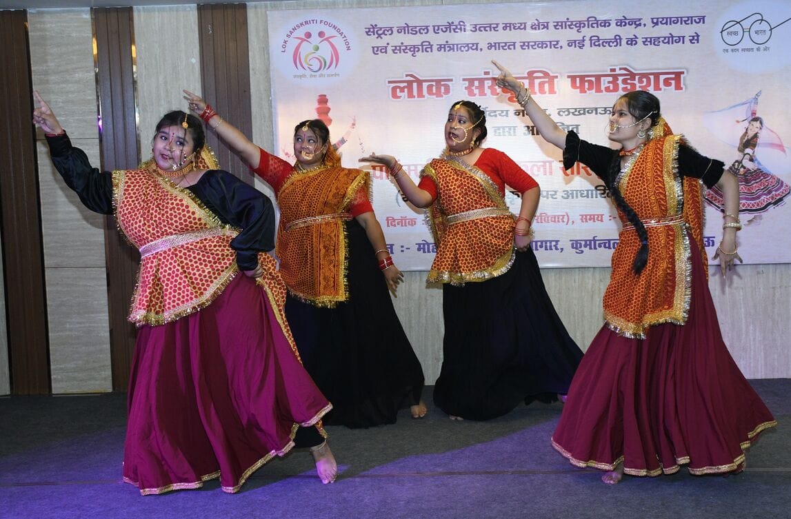 उत्सव में बिखेरी नृत्य की मनमोहक छटा