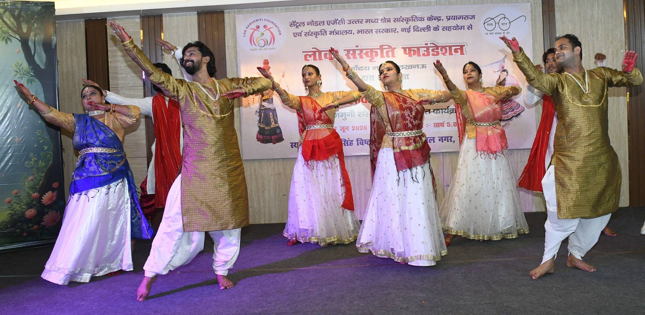 उत्सव में बिखेरी नृत्य की मनमोहक छटा