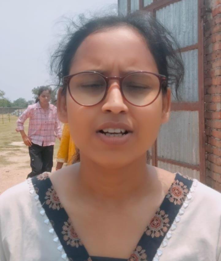 अलक्षेंद्र इंटर कॉलेज का निरीक्षण करती डीएम व एसपी अलक्षेंद्र इंटर कॉलेज का निरीक्षण करती डीएम व एसपी