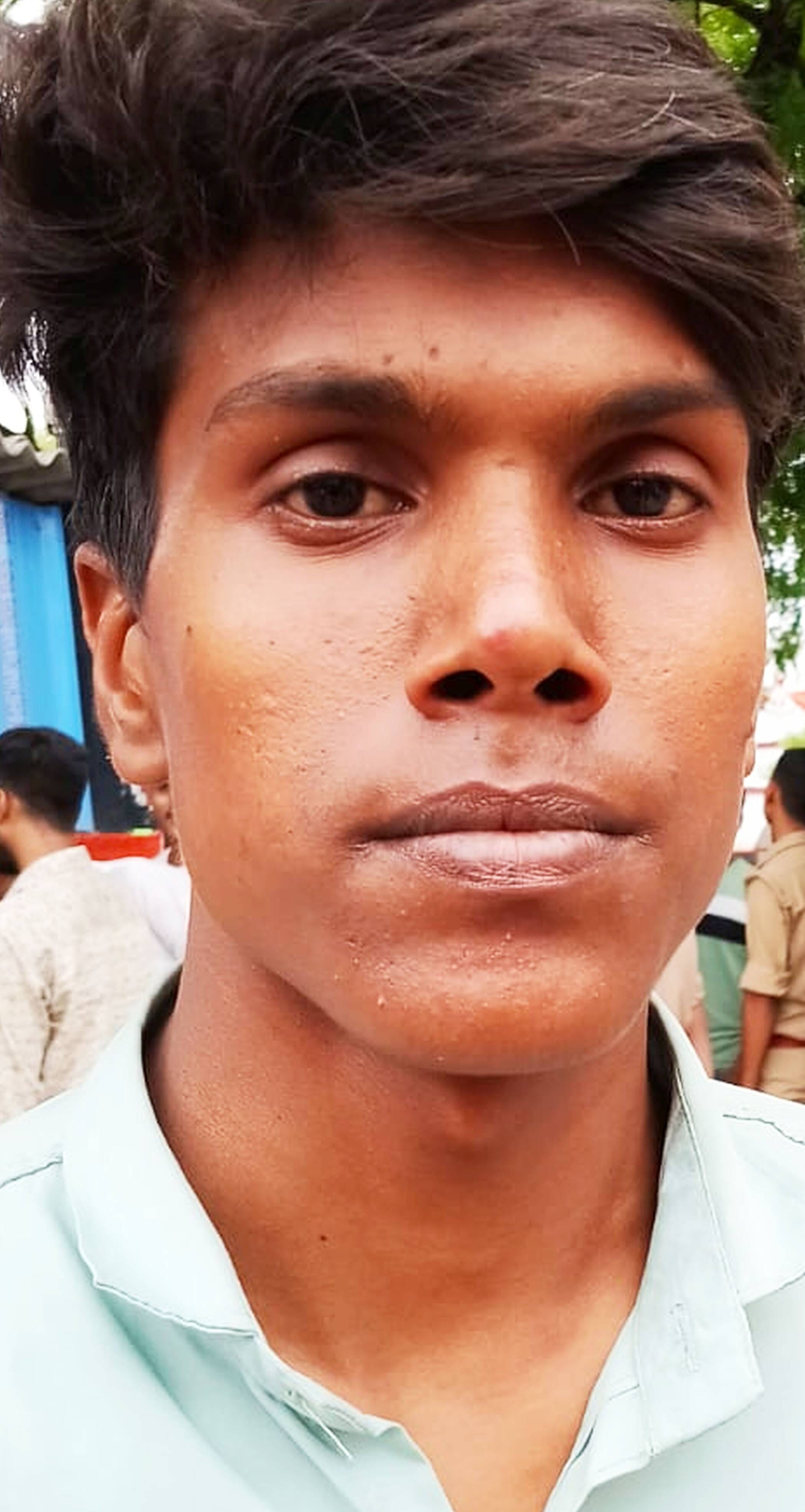 फोटो-25-परीक्षा केंद्र से बाहर निकलते अभ्यर्थी। संवाद फोटो-25-परीक्षा केंद्र से बाहर निकलते अभ्यर्थी। संवाद