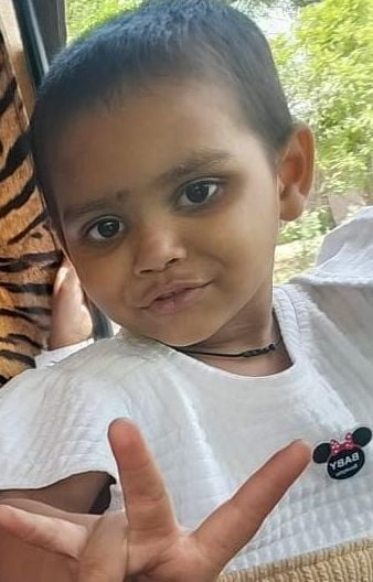 फोटो 41 - गंजडुंडवारा क्षेत्र के गांव बहारपुर मौके पर पहुंचकर महिलाओं से बातचीत करते एसपी ओपी स फोटो 41 - गंजडुंडवारा क्षेत्र के गांव बहारपुर मौके पर पहुंचकर महिलाओं से बातचीत करते एसपी ओपी स