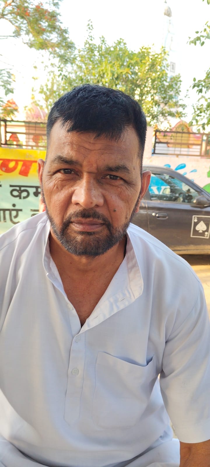 क्योड़क के राजीव गांधी खेल स्टेडियम में खस्ताहाल में खेल उपकरण। संवाद