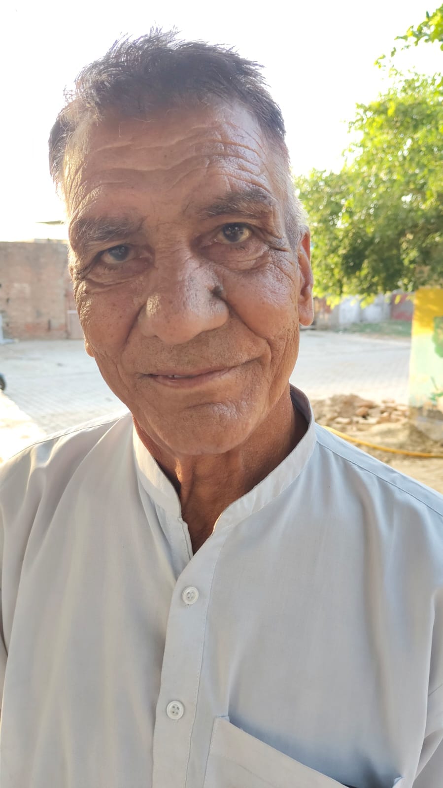 क्योड़क के राजीव गांधी खेल स्टेडियम में खस्ताहाल में खेल उपकरण। संवाद