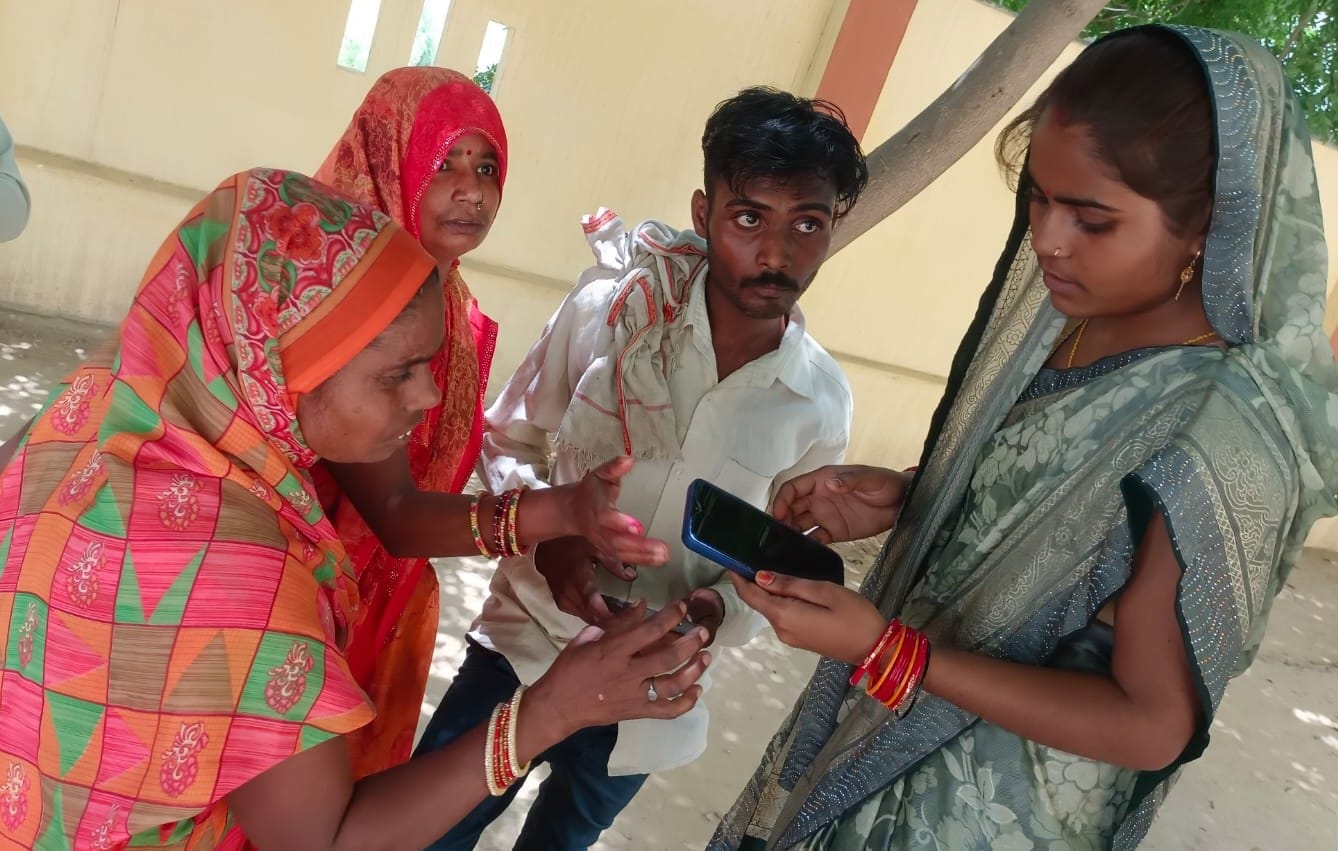 खुदागंज पुलिस की गिरफ्त में आरोपी मां-बेटे। स्रोत: पुलिस खुदागंज पुलिस की गिरफ्त में आरोपी मां-बेटे। स्रोत: पुलिस