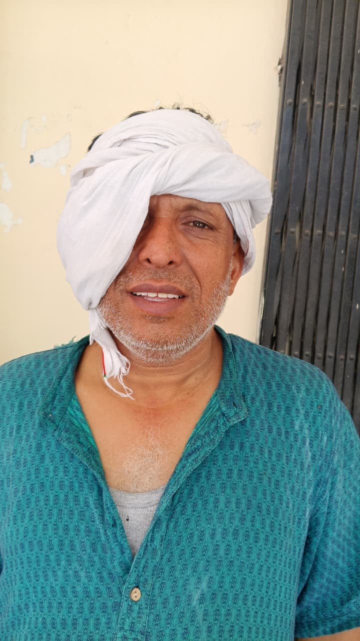 खोड़ा में स्थित मेडिकल स्टोर संचालक का चोटिल बेटा नितिन। अमर उजाला खोड़ा में स्थित मेडिकल स्टोर संचालक का चोटिल बेटा नितिन। अमर उजाला