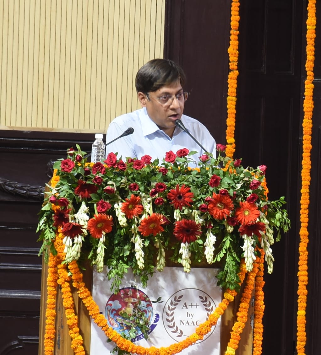 लविवि के मालवीय सभागार में हुए कार्यक्रम में बांटे गए पदोन्नति पत्र। -संवाद लविवि के मालवीय सभागार में हुए कार्यक्रम में बांटे गए पदोन्नति पत्र। -संवाद