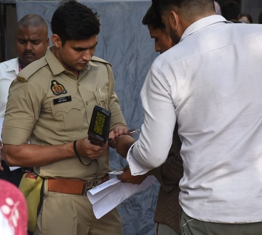 राजधानी में सोमवार को 55 केंद्रों पर पुलिस सिपाही भर्ती की लिखित परीक्षा दो पालियों में आयोजित राजधानी में सोमवार को 55 केंद्रों पर पुलिस सिपाही भर्ती की लिखित परीक्षा दो पालियों में आयोजित