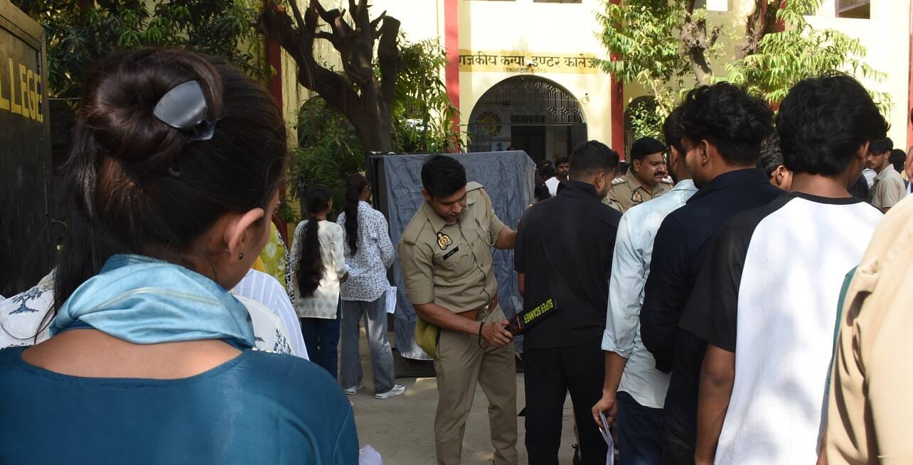 राजधानी में सोमवार को 55 केंद्रों पर पुलिस सिपाही भर्ती की लिखित परीक्षा दो पालियों में आयोजित राजधानी में सोमवार को 55 केंद्रों पर पुलिस सिपाही भर्ती की लिखित परीक्षा दो पालियों में आयोजित