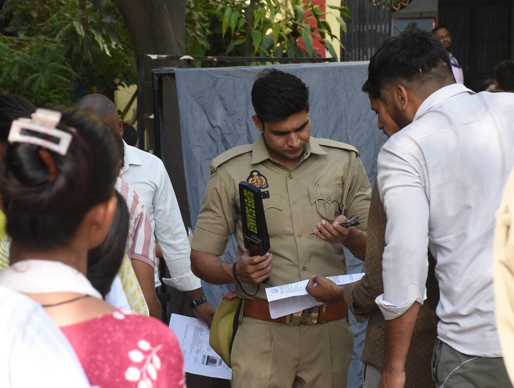 राजधानी में सोमवार को 55 केंद्रों पर पुलिस सिपाही भर्ती की लिखित परीक्षा दो पालियों में आयोजित राजधानी में सोमवार को 55 केंद्रों पर पुलिस सिपाही भर्ती की लिखित परीक्षा दो पालियों में आयोजित