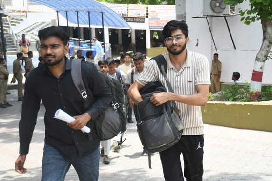 राजधानी में सोमवार को 55 केंद्रों पर पुलिस सिपाही भर्ती की लिखित परीक्षा दो पालियों में आयोजित राजधानी में सोमवार को 55 केंद्रों पर पुलिस सिपाही भर्ती की लिखित परीक्षा दो पालियों में आयोजित