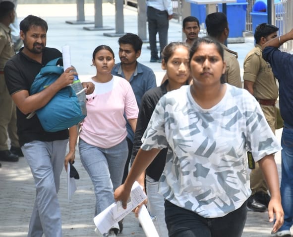 राजधानी में सोमवार को 55 केंद्रों पर पुलिस सिपाही भर्ती की लिखित परीक्षा दो पालियों में आयोजित राजधानी में सोमवार को 55 केंद्रों पर पुलिस सिपाही भर्ती की लिखित परीक्षा दो पालियों में आयोजित