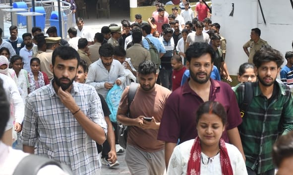 राजधानी में सोमवार को 55 केंद्रों पर पुलिस सिपाही भर्ती की लिखित परीक्षा दो पालियों में आयोजित राजधानी में सोमवार को 55 केंद्रों पर पुलिस सिपाही भर्ती की लिखित परीक्षा दो पालियों में आयोजित