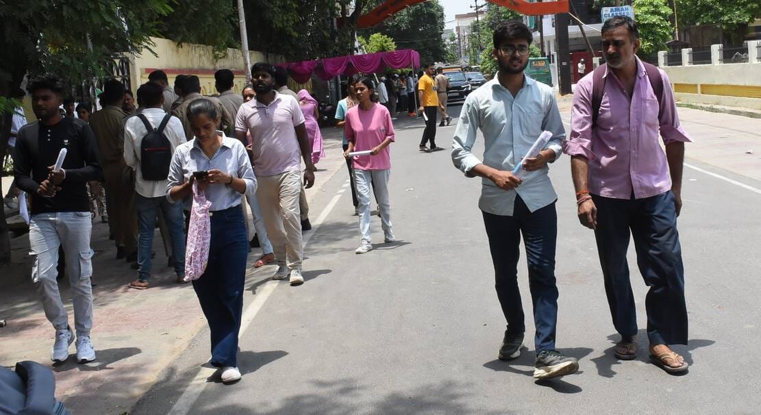 राजधानी में सोमवार को 55 केंद्रों पर पुलिस सिपाही भर्ती की लिखित परीक्षा दो पालियों में आयोजित राजधानी में सोमवार को 55 केंद्रों पर पुलिस सिपाही भर्ती की लिखित परीक्षा दो पालियों में आयोजित