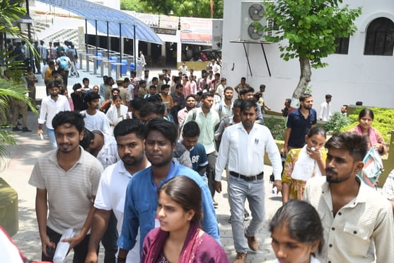 राजधानी में सोमवार को 55 केंद्रों पर पुलिस सिपाही भर्ती की लिखित परीक्षा दो पालियों में आयोजित राजधानी में सोमवार को 55 केंद्रों पर पुलिस सिपाही भर्ती की लिखित परीक्षा दो पालियों में आयोजित