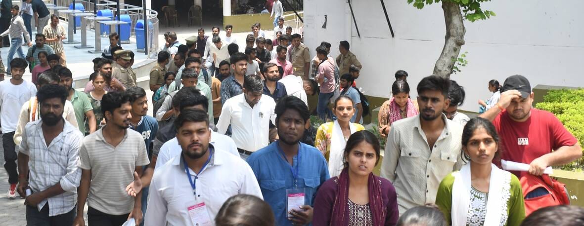 राजधानी में सोमवार को 55 केंद्रों पर पुलिस सिपाही भर्ती की लिखित परीक्षा दो पालियों में आयोजित राजधानी में सोमवार को 55 केंद्रों पर पुलिस सिपाही भर्ती की लिखित परीक्षा दो पालियों में आयोजित