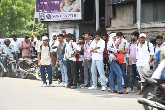 राजधानी में सोमवार को 55 केंद्रों पर पुलिस सिपाही भर्ती की लिखित परीक्षा दो पालियों में आयोजित राजधानी में सोमवार को 55 केंद्रों पर पुलिस सिपाही भर्ती की लिखित परीक्षा दो पालियों में आयोजित