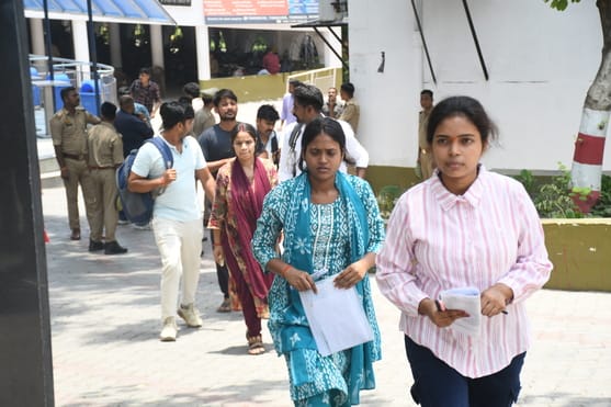 राजधानी में सोमवार को 55 केंद्रों पर पुलिस सिपाही भर्ती की लिखित परीक्षा दो पालियों में आयोजित राजधानी में सोमवार को 55 केंद्रों पर पुलिस सिपाही भर्ती की लिखित परीक्षा दो पालियों में आयोजित
