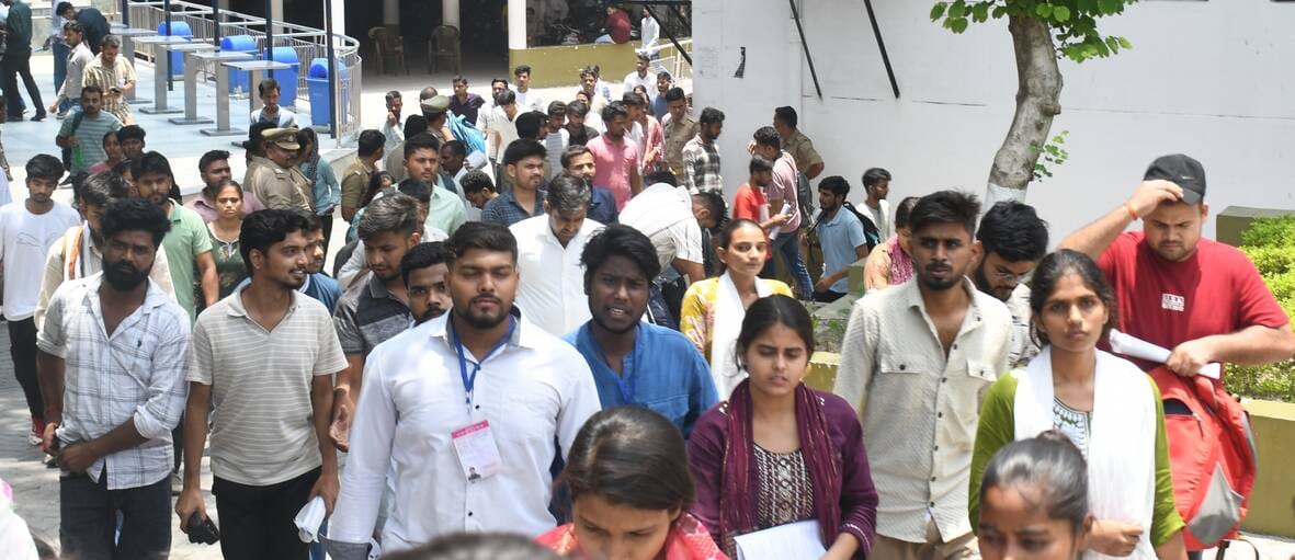 राजधानी में सोमवार को 55 केंद्रों पर पुलिस सिपाही भर्ती की लिखित परीक्षा दो पालियों में आयोजित राजधानी में सोमवार को 55 केंद्रों पर पुलिस सिपाही भर्ती की लिखित परीक्षा दो पालियों में आयोजित
