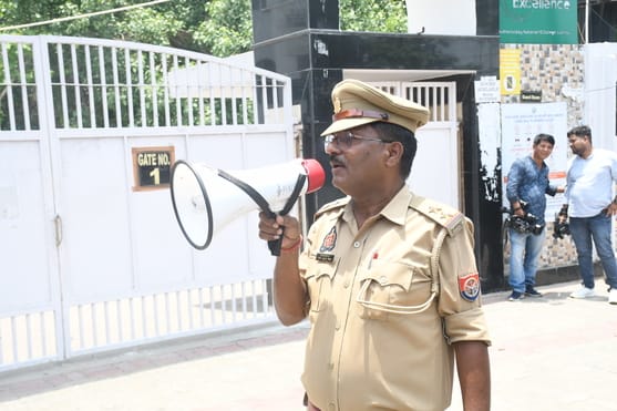 राजधानी में सोमवार को 55 केंद्रों पर पुलिस सिपाही भर्ती की लिखित परीक्षा दो पालियों में आयोजित राजधानी में सोमवार को 55 केंद्रों पर पुलिस सिपाही भर्ती की लिखित परीक्षा दो पालियों में आयोजित
