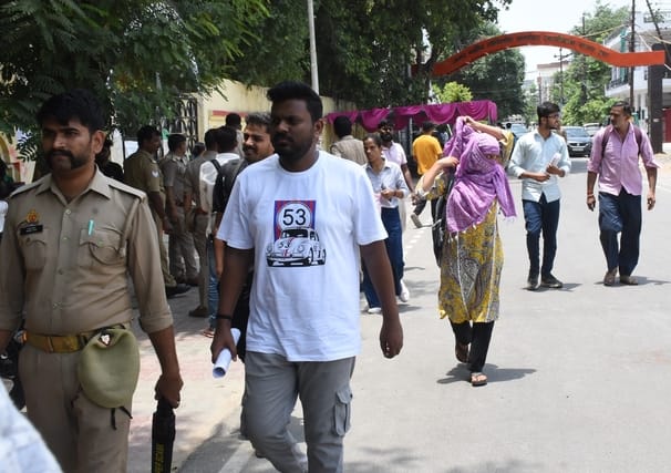 राजधानी में सोमवार को 55 केंद्रों पर पुलिस सिपाही भर्ती की लिखित परीक्षा दो पालियों में आयोजित राजधानी में सोमवार को 55 केंद्रों पर पुलिस सिपाही भर्ती की लिखित परीक्षा दो पालियों में आयोजित