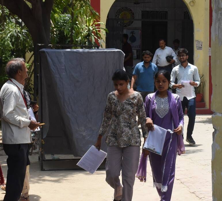 राजधानी में सोमवार को 55 केंद्रों पर पुलिस सिपाही भर्ती की लिखित परीक्षा दो पालियों में आयोजित राजधानी में सोमवार को 55 केंद्रों पर पुलिस सिपाही भर्ती की लिखित परीक्षा दो पालियों में आयोजित