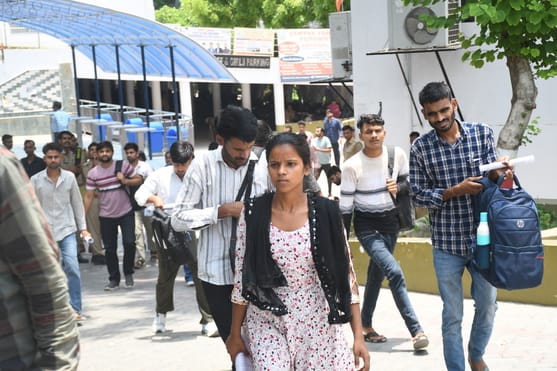 राजधानी में सोमवार को 55 केंद्रों पर पुलिस सिपाही भर्ती की लिखित परीक्षा दो पालियों में आयोजित राजधानी में सोमवार को 55 केंद्रों पर पुलिस सिपाही भर्ती की लिखित परीक्षा दो पालियों में आयोजित