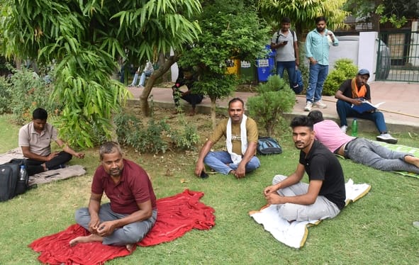 राजधानी में सोमवार को 55 केंद्रों पर पुलिस सिपाही भर्ती की लिखित परीक्षा दो पालियों में आयोजित राजधानी में सोमवार को 55 केंद्रों पर पुलिस सिपाही भर्ती की लिखित परीक्षा दो पालियों में आयोजित