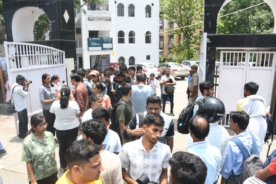 राजधानी में सोमवार को 55 केंद्रों पर पुलिस सिपाही भर्ती की लिखित परीक्षा दो पालियों में आयोजित राजधानी में सोमवार को 55 केंद्रों पर पुलिस सिपाही भर्ती की लिखित परीक्षा दो पालियों में आयोजित