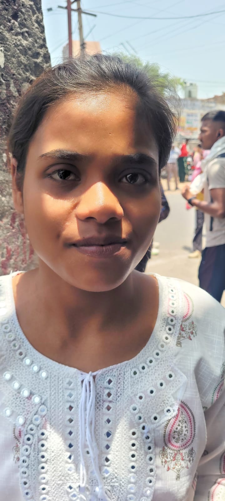 शहर के अविनाशी सहाय आर्य इंटर कॉलेज से पुलिस आरक्षी भर्ती की परीक्षा देकर बाहर निकलते अभ्यर्थी। शहर के अविनाशी सहाय आर्य इंटर कॉलेज से पुलिस आरक्षी भर्ती की परीक्षा देकर बाहर निकलते अभ्यर्थी।