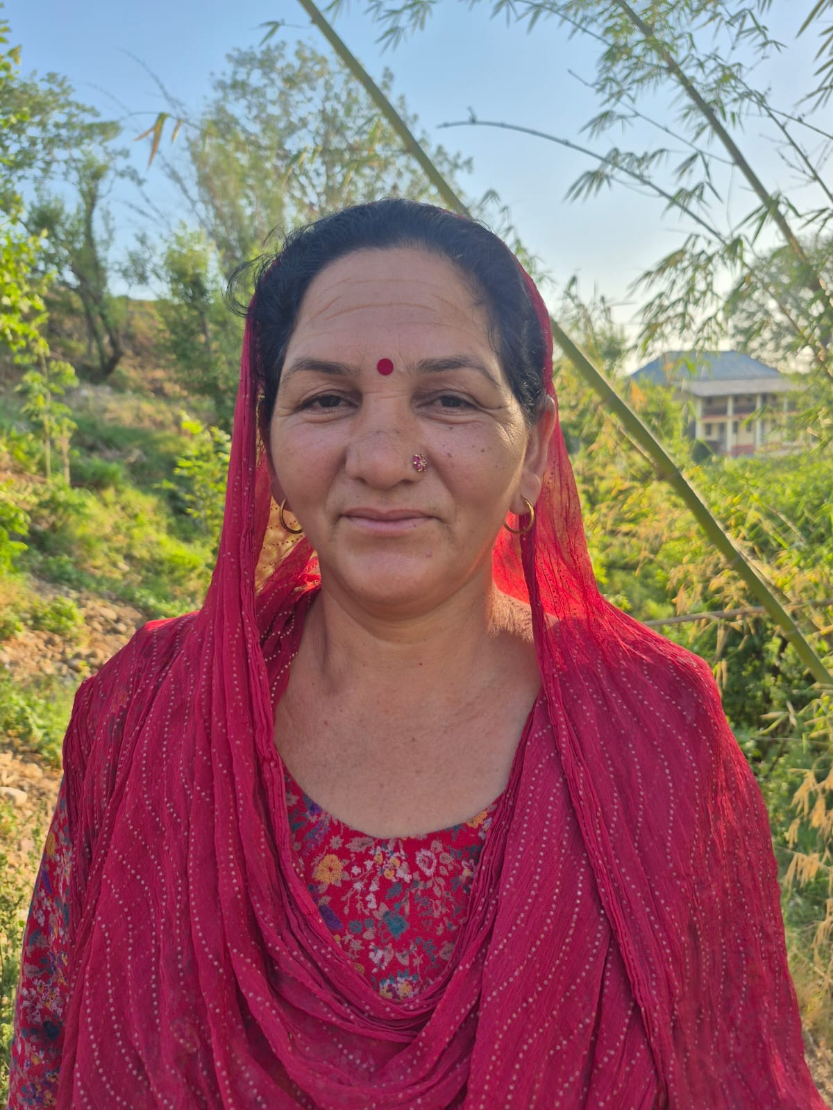 ऊहल और लग कडियार पंचायत के लोग खातरी से पानी भरते हुए। संवाद ऊहल और लग कडियार पंचायत के लोग खातरी से पानी भरते हुए। संवाद