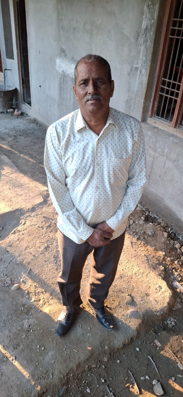 ऊहल और लग कडियार पंचायत के लोग खातरी से पानी भरते हुए। संवाद ऊहल और लग कडियार पंचायत के लोग खातरी से पानी भरते हुए। संवाद