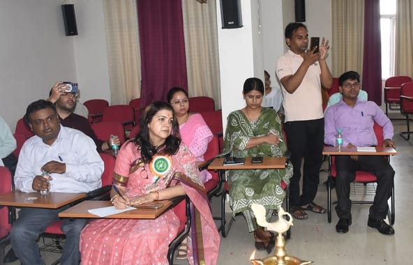 विश्व वृद्धजन दुर्व्यवहार जागरूकता माह के तहत गाइड समाज कल्याण संस्थान और गिरी विकास अध्ययन संस