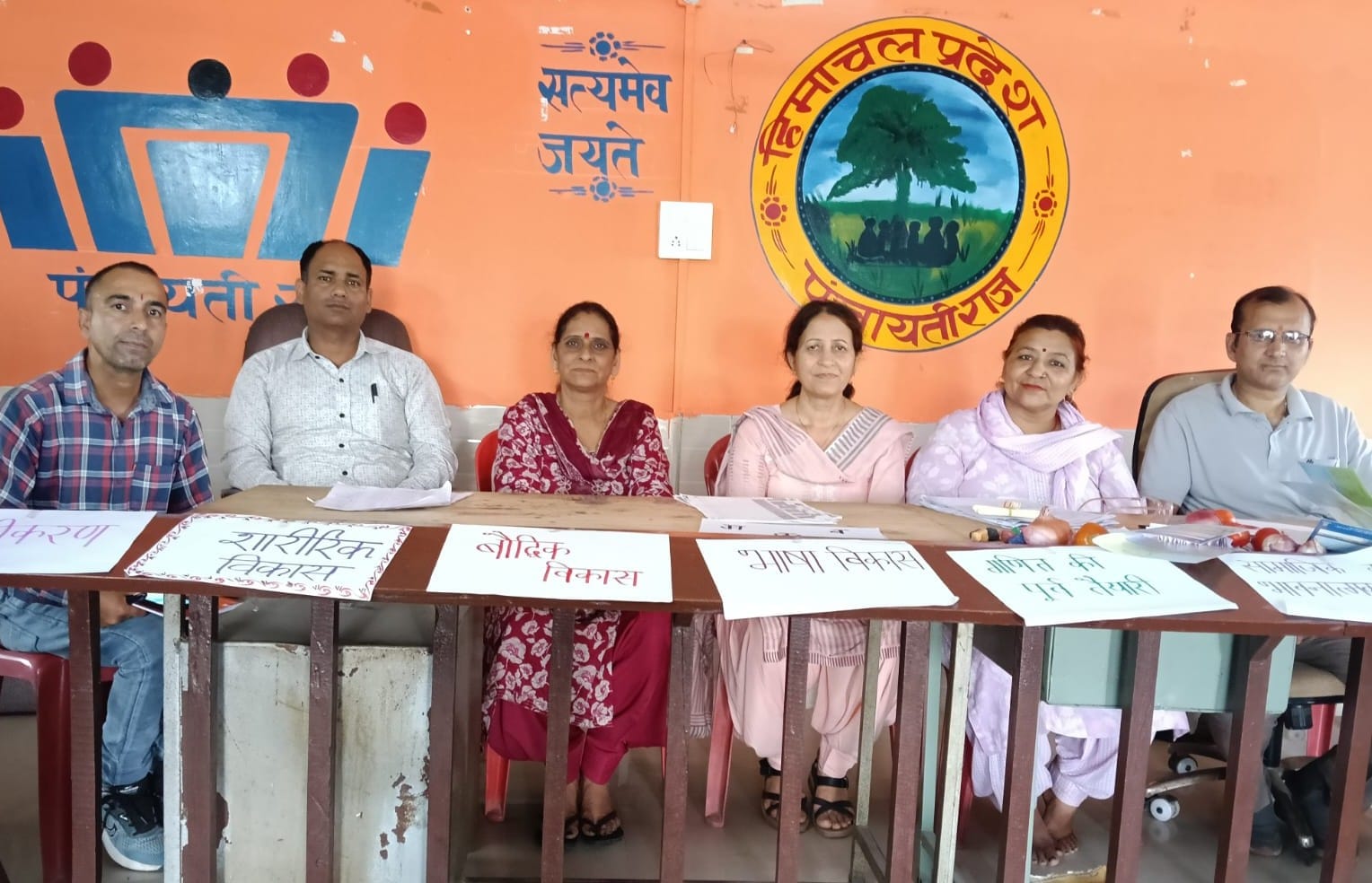 भोरंज में आंगनबाड़ी केंद्रों में समर कैंप को लेकर आयोजित बैठक में उपस्थित कार्यकर्ता। स्रोत जनस भोरंज में आंगनबाड़ी केंद्रों में समर कैंप को लेकर आयोजित बैठक में उपस्थित कार्यकर्ता। स्रोत जनस