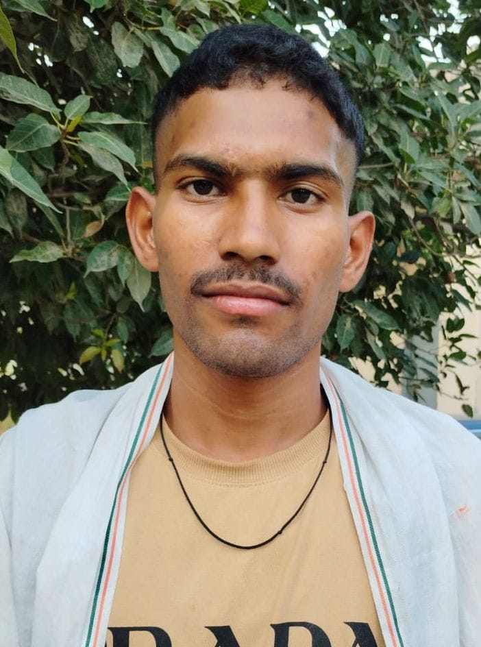 फोटो-42- श्याम कुमारी सेठ बालिका इंटर कॉलेज परीक्षा केंद्र पर लाइन में खड़ी महिला अभ्यर्थी। संव फोटो-42- श्याम कुमारी सेठ बालिका इंटर कॉलेज परीक्षा केंद्र पर लाइन में खड़ी महिला अभ्यर्थी। संव