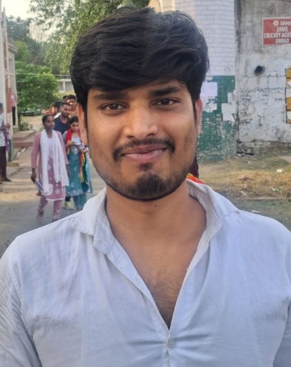 फोटो-42- श्याम कुमारी सेठ बालिका इंटर कॉलेज परीक्षा केंद्र पर लाइन में खड़ी महिला अभ्यर्थी। संव फोटो-42- श्याम कुमारी सेठ बालिका इंटर कॉलेज परीक्षा केंद्र पर लाइन में खड़ी महिला अभ्यर्थी। संव