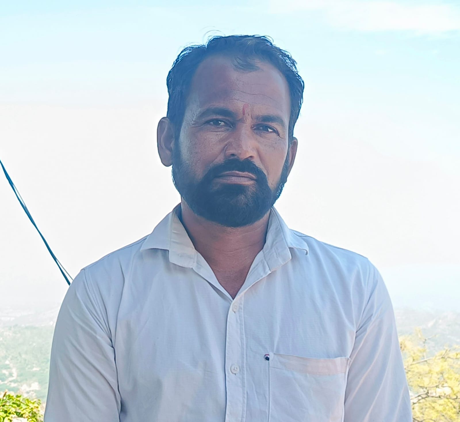 गांव में स्थित महाभारत कालीन वृक्ष। संवाद