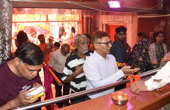 मंगलवार को पूरा शहर बजरंगबली की भक्ति में सराबोर नजर आया मंगलवार को पूरा शहर बजरंगबली की भक्ति में सराबोर नजर आया