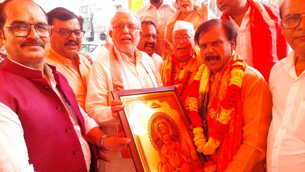 मंगलवार को पूरा शहर बजरंगबली की भक्ति में सराबोर नजर आया मंगलवार को पूरा शहर बजरंगबली की भक्ति में सराबोर नजर आया
